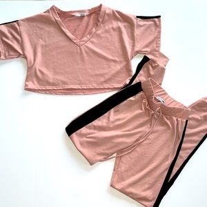 Fashion nova matching set. Crop top and comfy pants. Size xs woman’s.